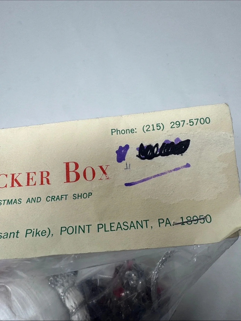 The Cracker Box Golden Oldie White Scarlet Night Christmas Ornament Kit Push Pin
